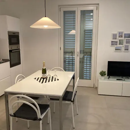 Azzurro Apartment